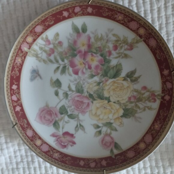 Multi-flower image pattern wall plates - Picture 1 of 3